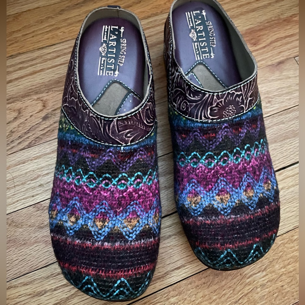 (NWOT). L’Artiste Women’s Clogs.